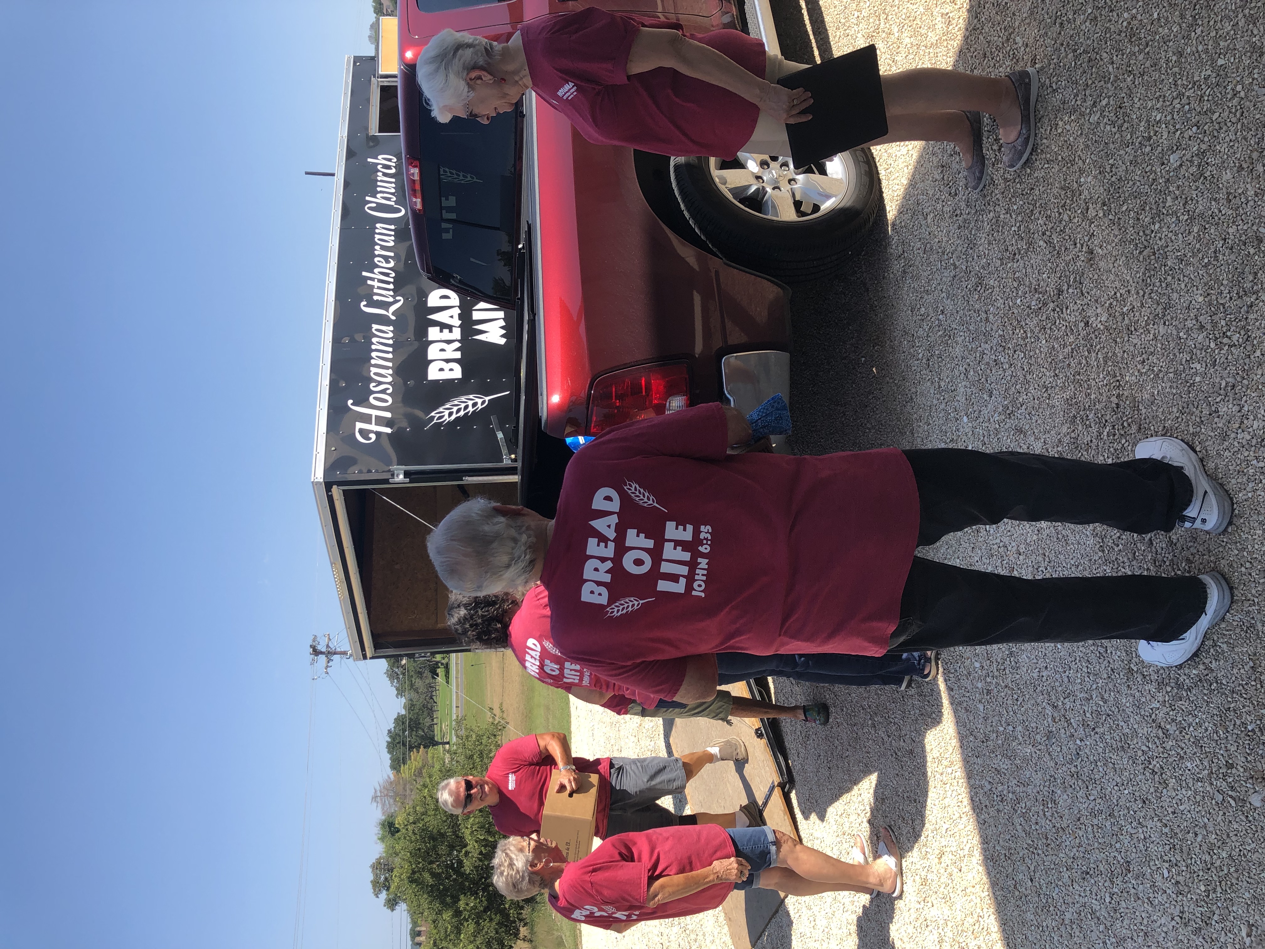 Hosanna Lutheran's Bread of Life Mission distributing food
